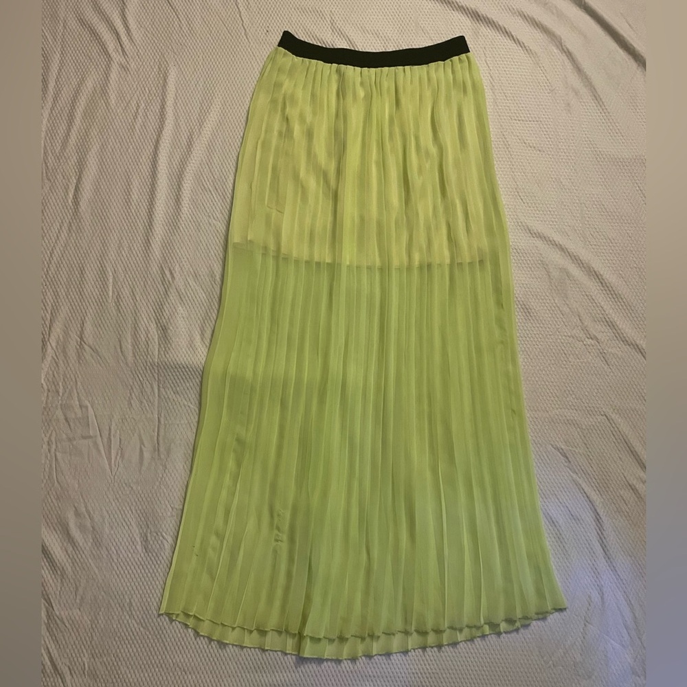 Pleated neon green long skirt.